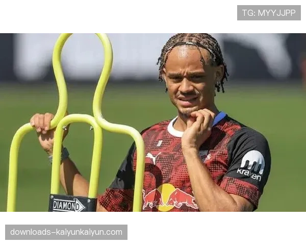 哈维·西蒙斯专访：在莱比锡的租借生涯与学习